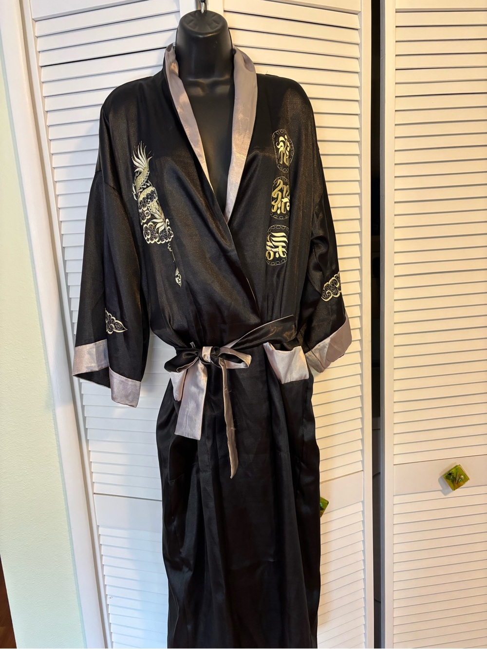 Asian Satin Robe Reversible embroidered dragon stunning! Sz XL / XXL